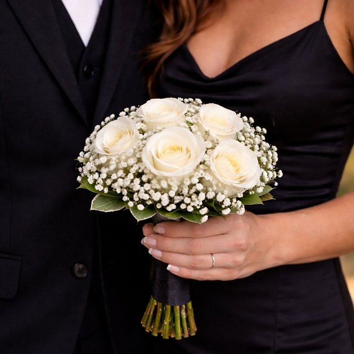 Small Rose Handtied Bouquet